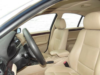 2005 BMW 330  i
