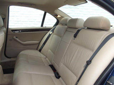 2005 BMW 330  i