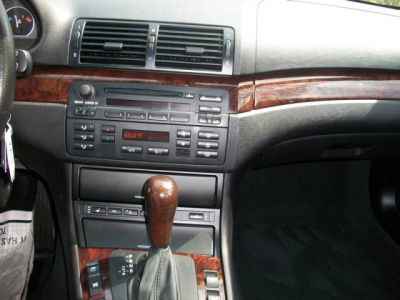 2004 BMW 330  xi