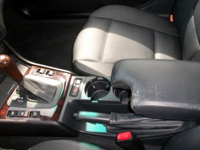 2004 BMW 330  xi