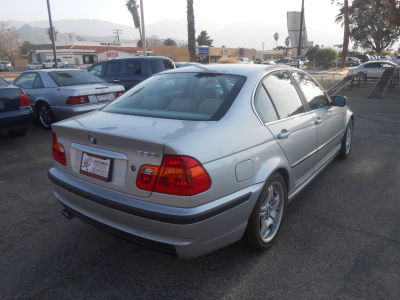 2003 BMW 330  i