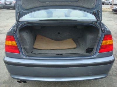 2005 BMW 330  i