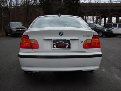 2004 BMW 330  i