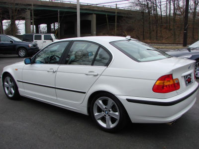 2004 BMW 330  i