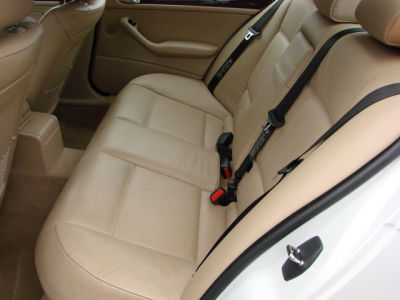 2004 BMW 330  i