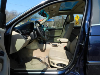 2004 BMW 330  xi