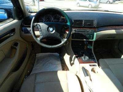 2004 BMW 330  xi