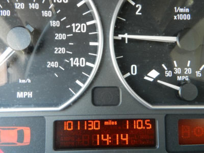 2004 BMW 330  xi