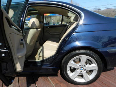 2004 BMW 330  xi