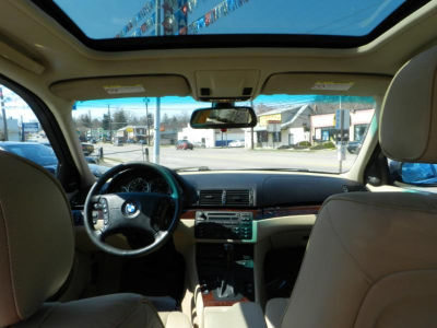 2004 BMW 330  xi