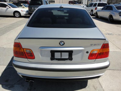 2004 BMW 330  i