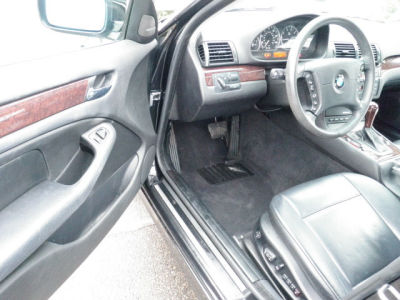 2003 BMW 330  xi