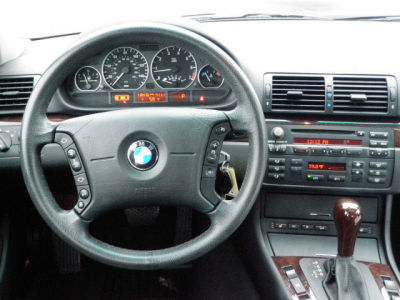 2003 BMW 330  xi