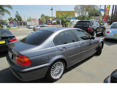 2003 BMW 330  i