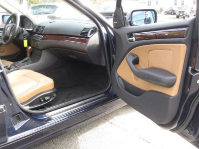 2004 BMW 330  xi