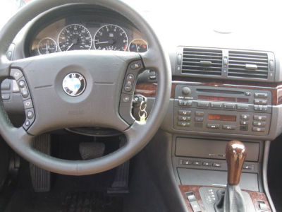 2004 BMW 330  xi