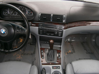 2005 BMW 330 i