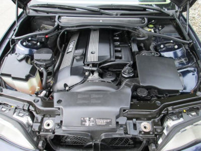 2003 BMW 330  xi