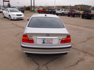 2004 BMW 330  i
