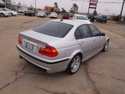 2004 BMW 330  i