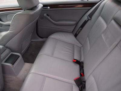 2004 BMW 330  i