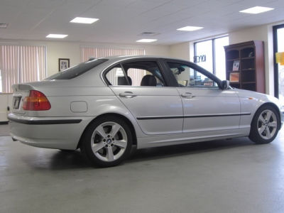2004 BMW 330  i