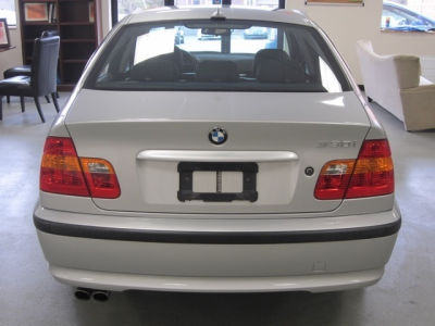 2004 BMW 330  i