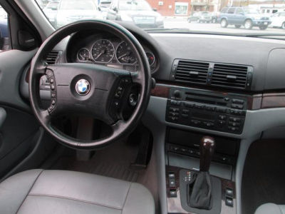 2004 BMW 330  xi