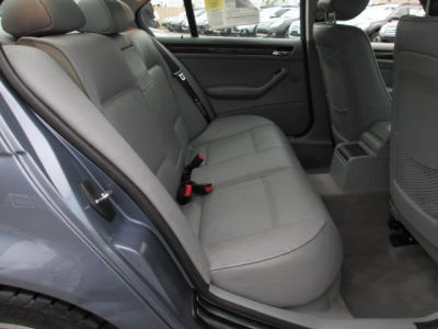 2004 BMW 330  xi