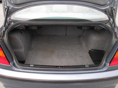 2004 BMW 330  xi