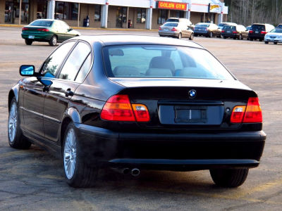 2003 BMW 330  xi