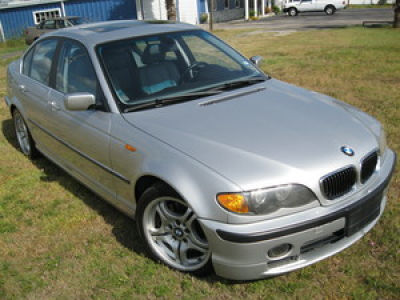 2004 BMW 330  i