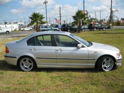 2004 BMW 330  i