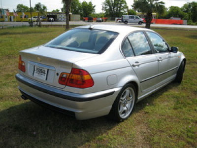 2004 BMW 330  i