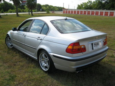 2004 BMW 330  i