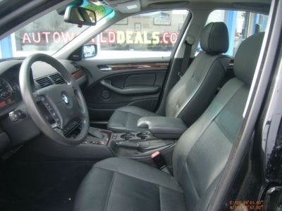 2005 BMW 330  xi