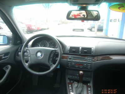 2005 BMW 330  xi