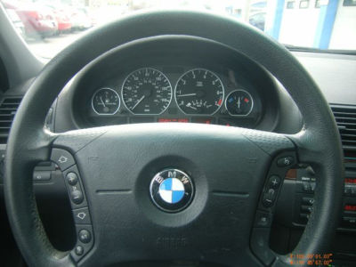 2005 BMW 330  xi