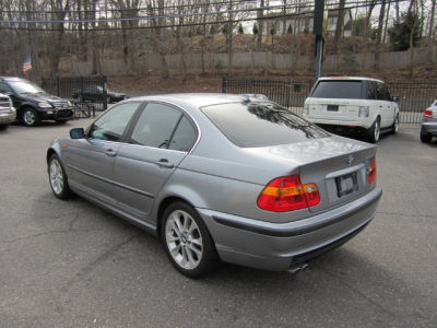 2004 BMW 330  xi