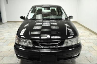 2000 Saab 9-5  Aero -
   Cars.com </title>
   <meta name="title" content="2000 Saab 9-5  Aero - Cars.com"/>
   <meta name="description" content="Listed on Cars.com