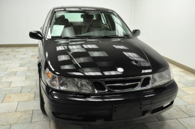 2000 Saab 9-5  Aero -
   Cars.com </title>
   <meta name="title" content="2000 Saab 9-5  Aero - Cars.com"/>
   <meta name="description" content="Listed on Cars.com
