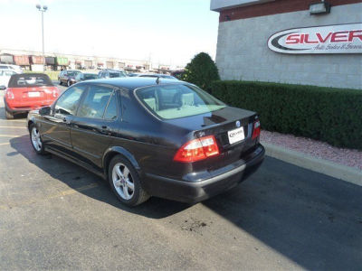 2004 Saab 9-5  Arc -
   Cars.com </title>
   <meta name="title" content="2004 Saab 9-5  Arc - Cars.com"/>
   <meta name="description" content="Listed on Cars.com