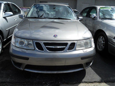 2004 Saab 9-5  Aero -
   Cars.com </title>
   <meta name="title" content="2004 Saab 9-5  Aero - Cars.com"/>
   <meta name="description" content="Listed on Cars.com