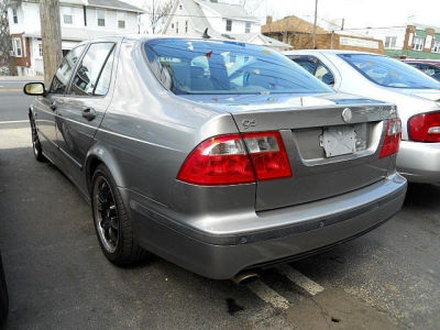 2004 Saab 9-5  Aero -
   Cars.com </title>
   <meta name="title" content="2004 Saab 9-5  Aero - Cars.com"/>
   <meta name="description" content="Listed on Cars.com