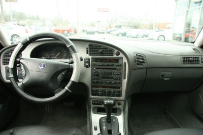 2003 Saab 9-5  Aero -
   Cars.com </title>
   <meta name="title" content="2003 Saab 9-5  Aero - Cars.com"/>
   <meta name="description" content="Listed on Cars.com