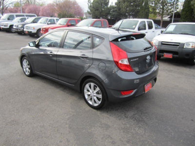 2012 Hyundai Accent  SE