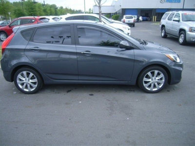 2012 Hyundai Accent  SE