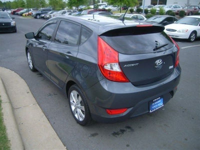 2012 Hyundai Accent  SE