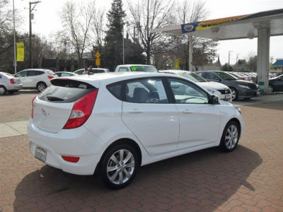 2012 Hyundai Accent  SE