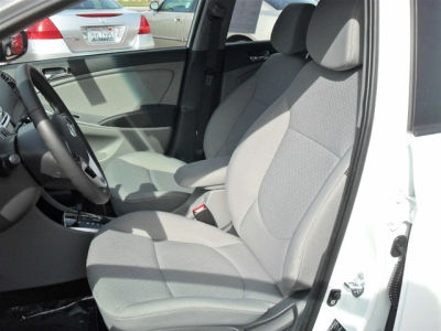 2012 Hyundai Accent  SE